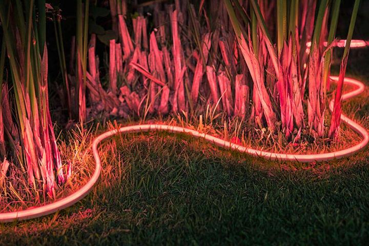 Produktbild Philips Hue Outdoor Erweiterung (RGBW, 200 cm, Outdoor)