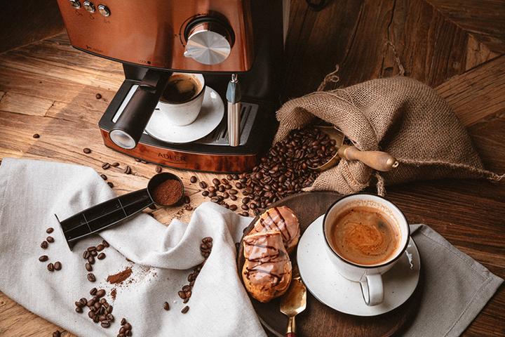 Produktbild Adler Espressomaschine AD 4404cr, Druck 15 bar, mit Milchaufschäumer, halbautomatisch, 850 W, Cooper