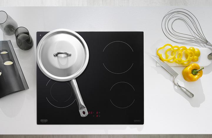 Produktbild De'Longhi De?Longhi PVC 61 N Schwarz Einbaukochfeld 60 cm Keramik 4 Brenner(s) (60 cm, Glaskeramik Kochfeld)