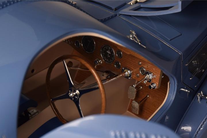 Actual product image 1:8 IXO Bugatti 57 SC