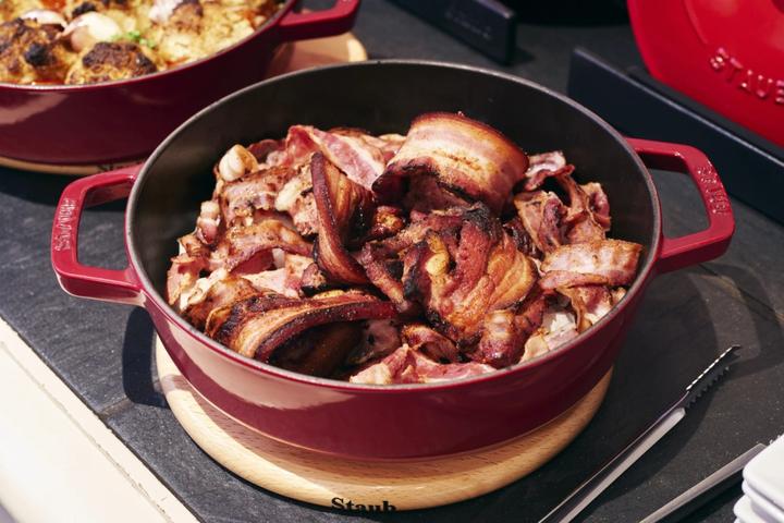 Actual product image Staub Schmorpfanne Chistera 24cm, Kirsch-Rot, Gusseisen (24 cm, Casserole + Stewpot, Cast iron)
