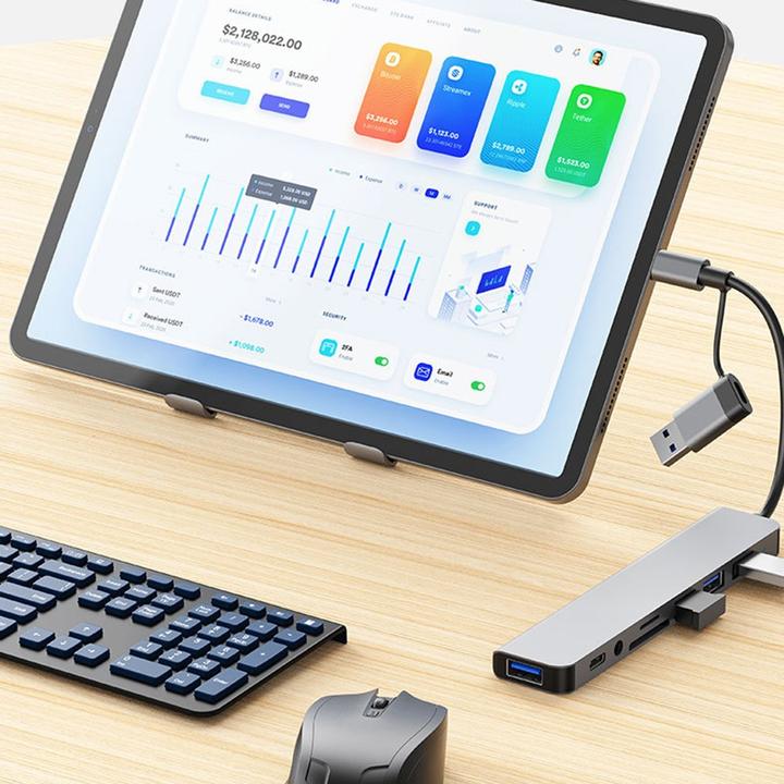 Immagine prodotto Deltalabs Hub multiporta USB C/USB 3.0 con SD/MicroSD e jack da 3,5 mm - 5 Gbit/s (USB C + 4x USB A) (USB-A, USB-C, 4 porte)