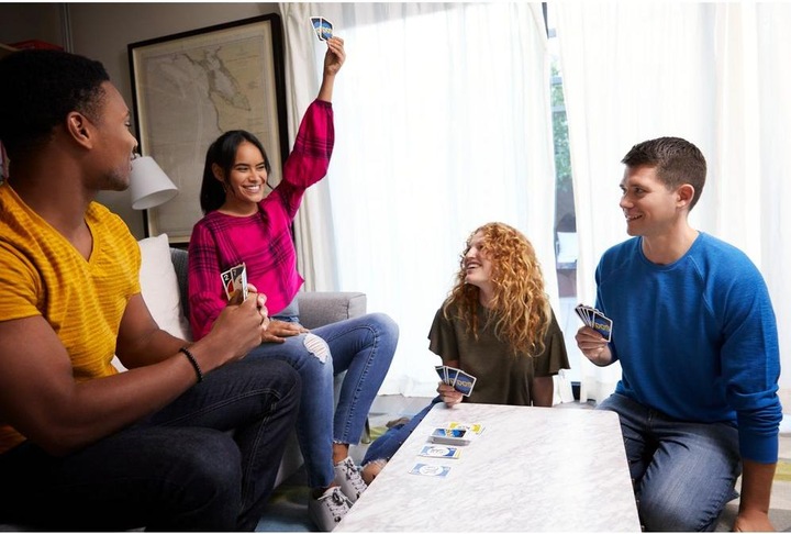 Immagine prodotto Mattel Games Dos (Inglese, Tedesco, Francese, Italiano)