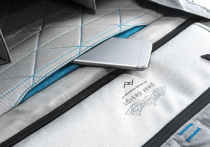 Actual product image Peak Design Everyday Messenger 15" (Camera shoulder bag, 18 l)