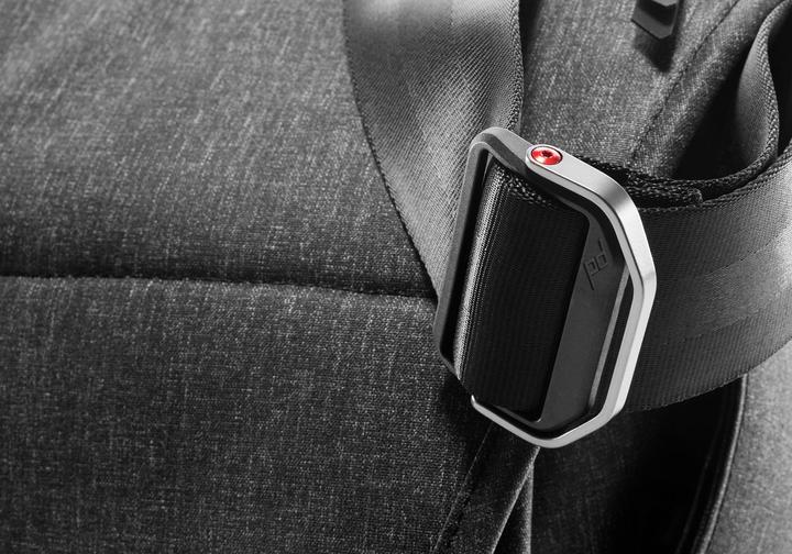 Actual product image Peak Design Everyday Messenger 15" (Camera shoulder bag, 18 l)