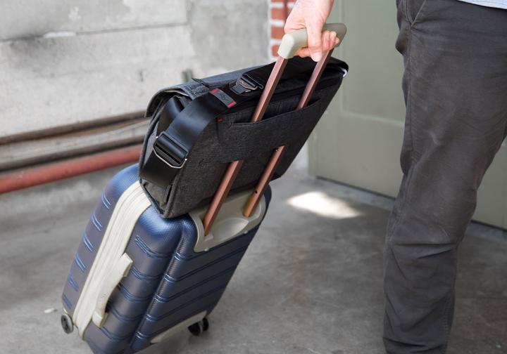 Actual product image Peak Design Everyday Messenger 15" (Camera shoulder bag, 18 l)