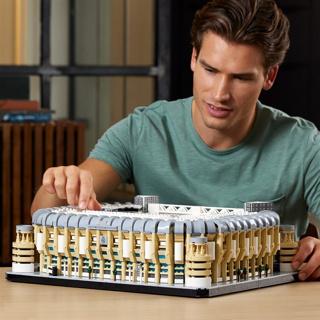 Produktbild LEGO Real Madrid - Santiago Bernabéu Stadion (10299, LEGO Icons, LEGO Seltene Sets)