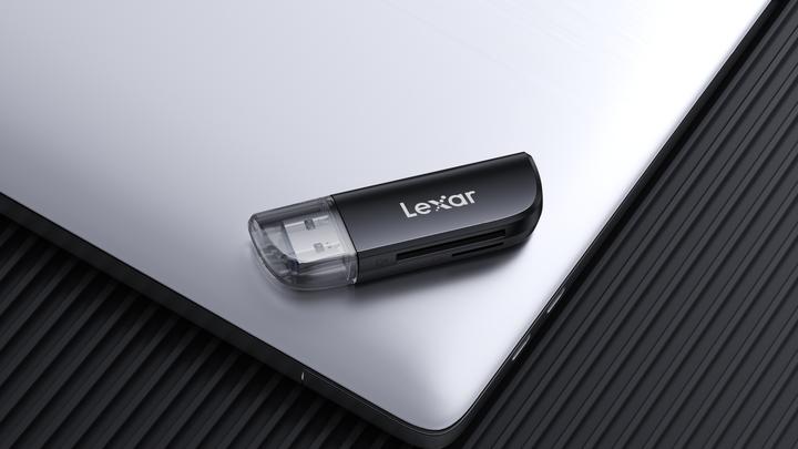 Actual product image Lexar Reader LRW300 Dual Slot SD/microSD USB 3.2 (USB-C 3.2 Gen 1)