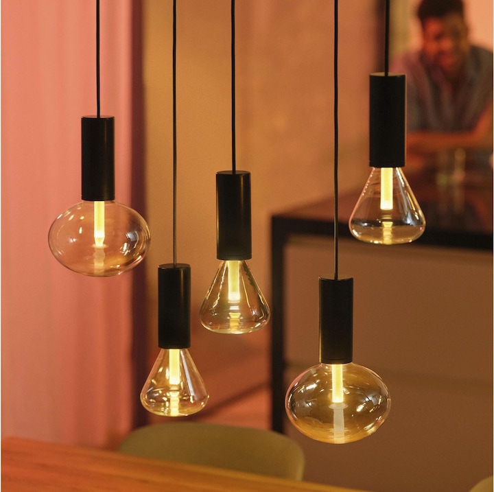 Actual product image Philips Hue White & Colour Ambiance Lightguide Triangle (E27, 6.80 W, 500 lm, 1 x, G)