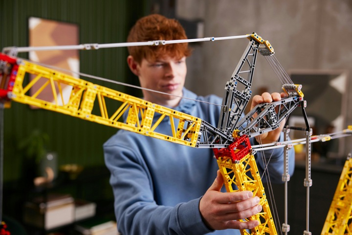 Produktbild LEGO Liebherr LR 13000 Raupenkran (42146, LEGO Technic)