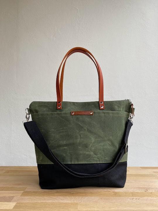 Immagine prodotto Only-Bags.Store Borsa a tracolla e messenger LARGE in tela cerata - nero e verde scuro - grande
