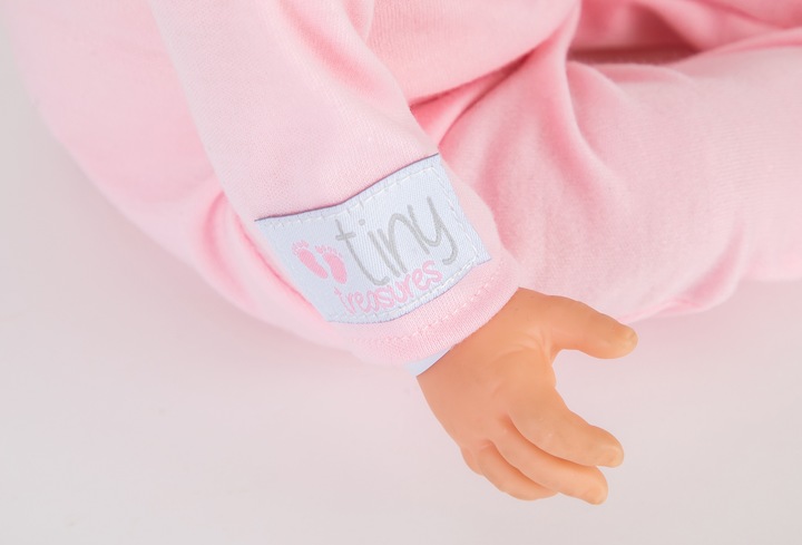 Immagine prodotto Tiny Treasures Bambola Rosa Pom Pom w. Capelli biondi