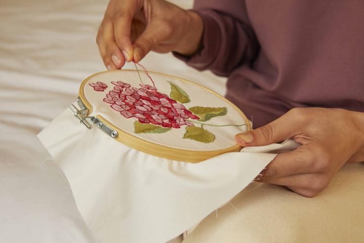 Actual product image DMC Mindful Making Duo morning dew stick set