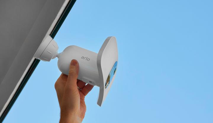 Actual product image Arlo Pro 3 Floodlight camera, white (2560 x 1440 Pixels)