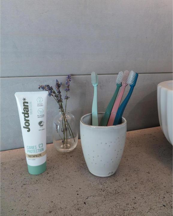 Actual product image Jordan* Green Clean Toothbrush Soft (Soft, 1 x)