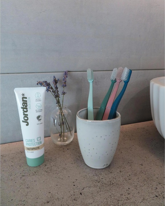Actual product image Jordan* Green Clean Toothbrush Soft (Soft, 1 x)