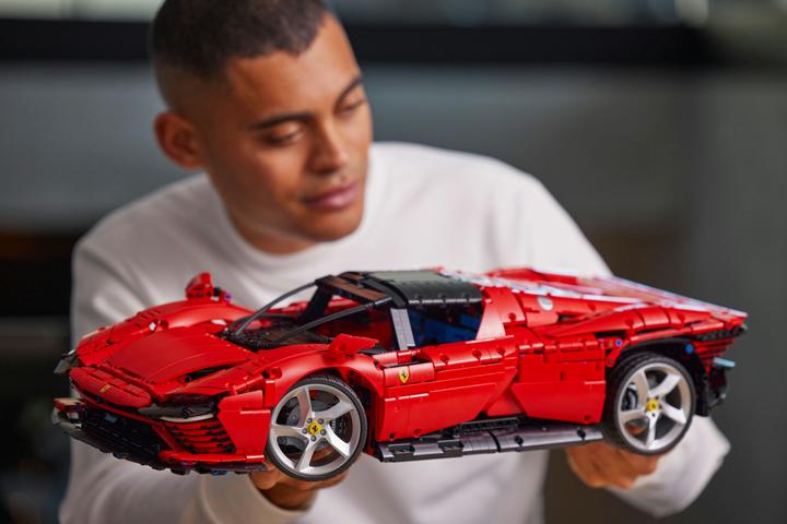 Actual product image LEGO Ferrari Daytona (42143, LEGO Technic)