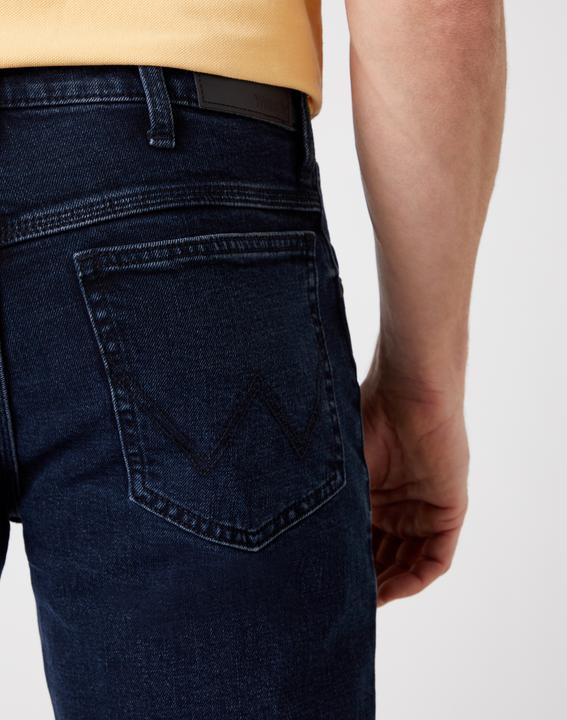 Produktbild Wrangler Authentic Straight (31)