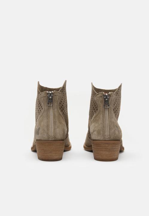 Produktbild Felmini Die Felmini-Stiefelette aus weichem Leder, besticht durch ihr schönes Stanzmuster. Diese Stiefelette (37)