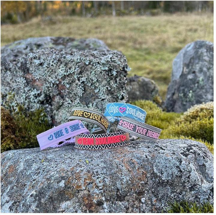 Immagine prodotto Soulhorse Bracciale in tessuto Love (24 cm, Tessuto)