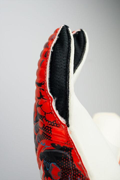 Actual product image Reusch Attrakt Grip Finger Support (10)