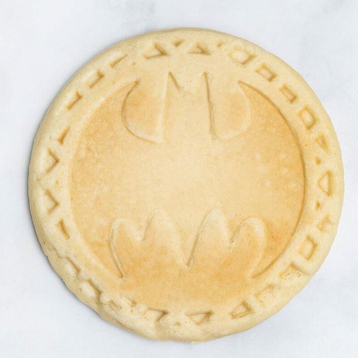 Actual product image Uncanny Brands DC - Batman - Gaufrier