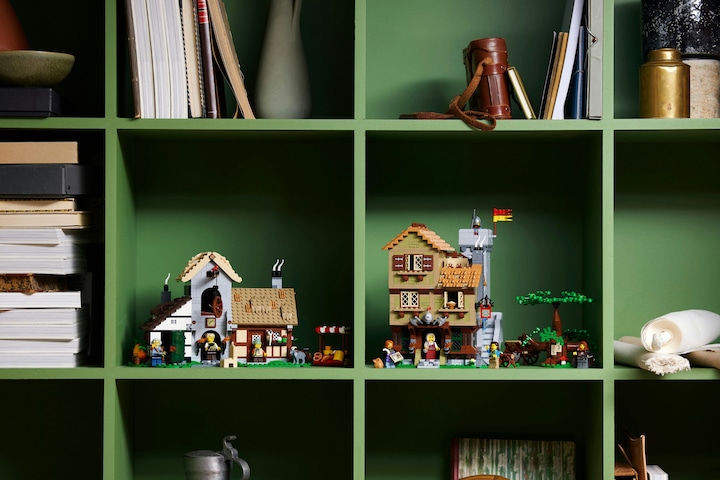 Productafbeelding LEGO Middeleeuws stadsplein (10332, LEGO Icons, LEGO Zeldzame Sets)
