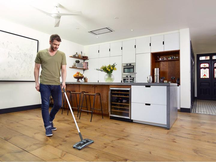 Actual product image Black & Decker Battery broom