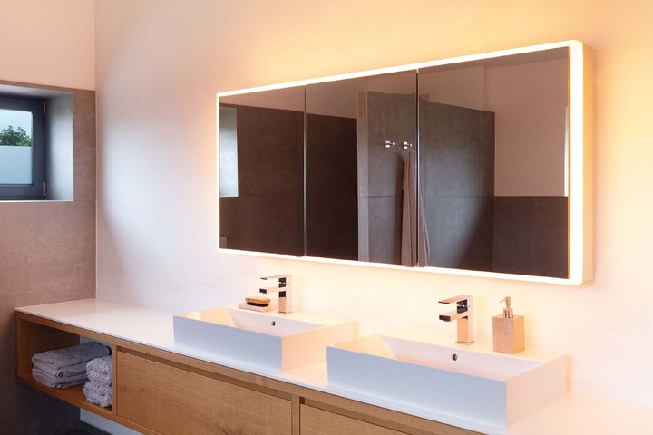 Produktbild Schneider PREMIUM Line Ultimate LED Lichtspiegelschrank, 2 Doppelspiegeltüren, 925x73,3x15,8cm, 182