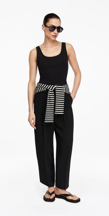 Produktbild Comma Geripptes Top mit V-Ausschnitt im Slim Fit (46)