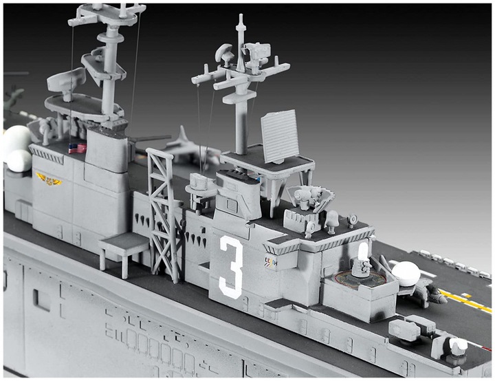 Produktbild Revell Assault Carrier USS WASP CLASS
