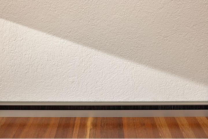 Immagine prodotto Elbro Canale battiscopa 2400×60×20mm antracite spazzola nera (Tubazione, 240 cm)