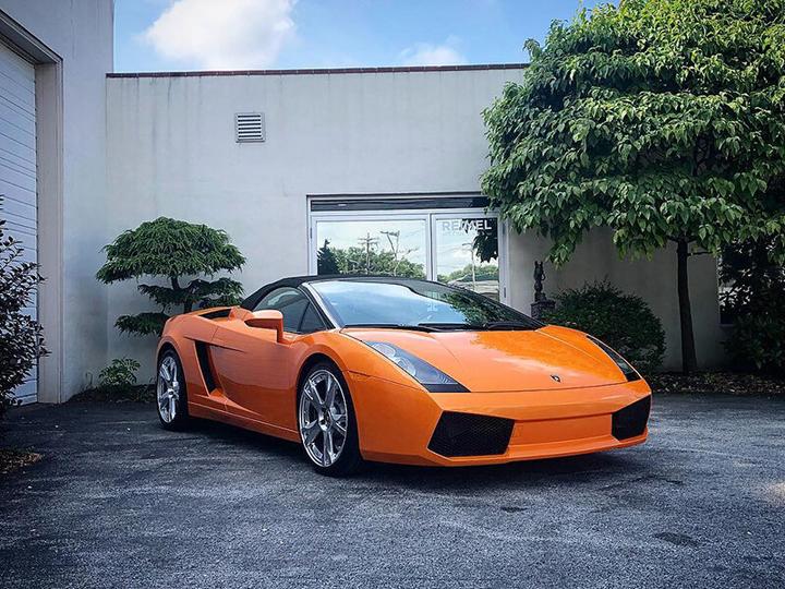 Produktbild Smartbox Sensationelles Fahrerlebnis: 30-minütige Fahrt in einem Lamborghini für 2 Personen (2 Pers.)