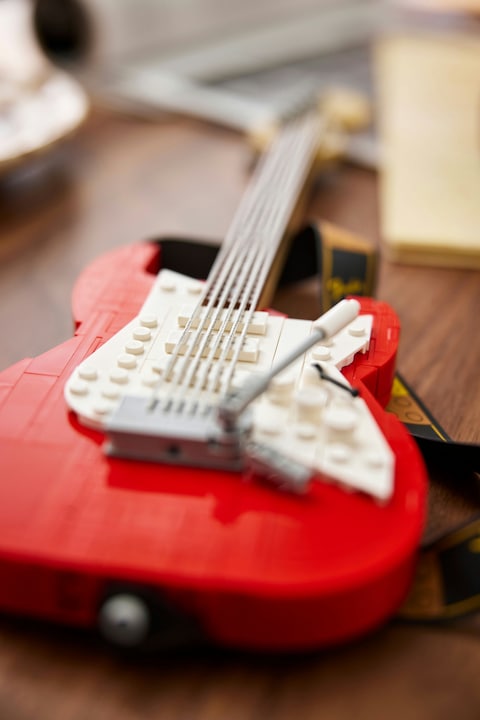 Image du produit LEGO Fender Stratocaster (21329, LEGO Ideas, LEGO difficiles à trouver)
