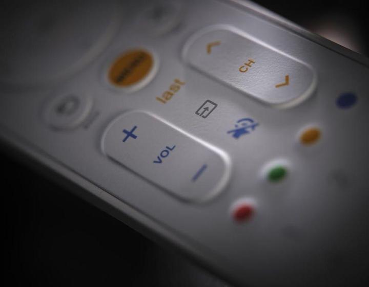 Produktbild One for All 1 Fernbedienung für 2 Endgeräte, IPX6 URC9290 (Infrarot)