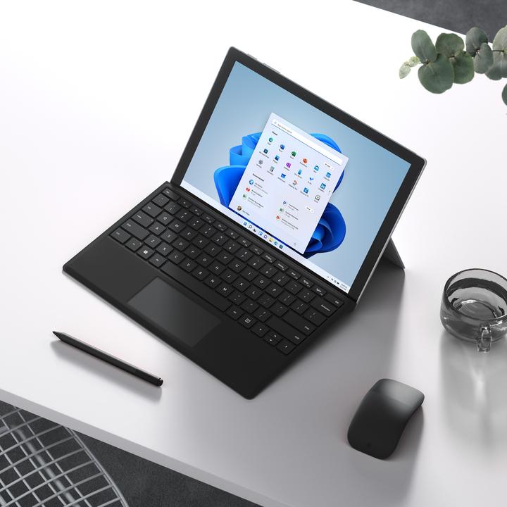 Actual product image Microsoft Surface Pro Keyboard (CH, Docking)