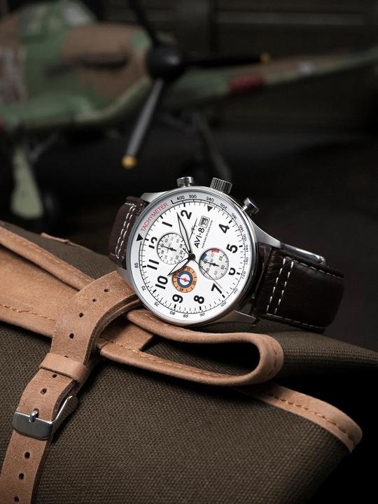 Actual product image AVI-8 AV-4011-01 Hawker Hurricane Chronograph 43mm 5ATM (Chronograph, 43 mm)