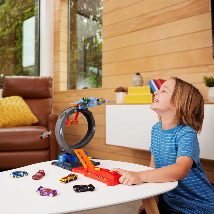 Image du produit Hot Wheels City Nemesis Bat vs Tire Shop