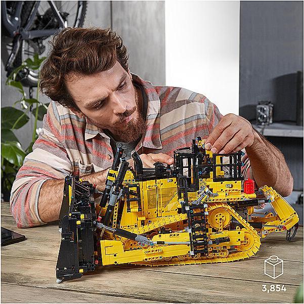 Produktbild LEGO Cat D11 Bulldozer (42131, LEGO Technic)