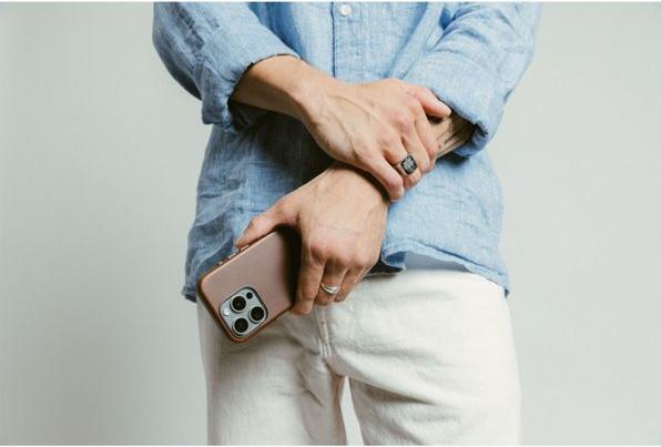 Actual product image Nomad Traditional Leather Case (Apple iPhone 16 Pro)