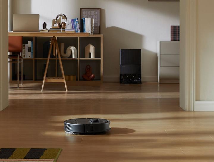 Actual product image Roborock Qrevo Plus (7000 Pa, Wiping pads (rotating))