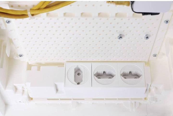 Produktbild F-Tronic HW/UP Kommunikationsverteiler, 4-reihig, Patchfeld, Montageplatte, 3-fach-Steckdose, JUMBO