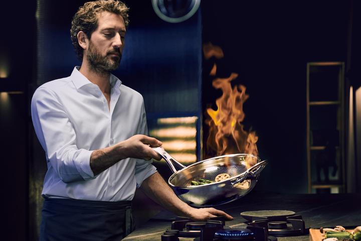 Actual product image WMF Wok pan stainless steel 28 cm honeycomb base professional resist induction coating (28 cm, Frying pan, Stainless steel)