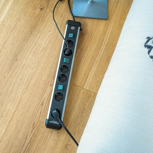 Immagine prodotto Brennenstuhl 1391030601 Presa multipla con interruttore contatto di protezione argento-nero 1pc. (6 x, CEE 7/3, 3 m)