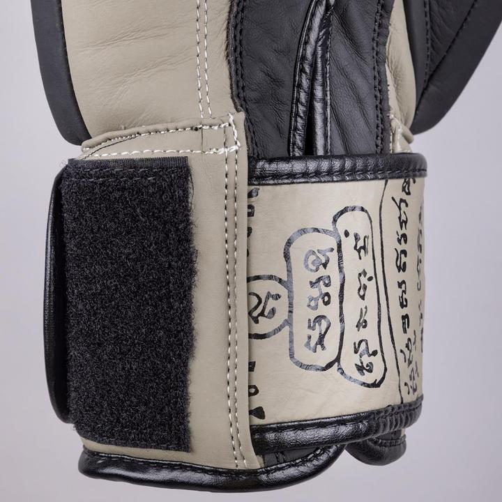 Produktbild 8Weapons Boxhandschuhe Yant – Schwarz/Sand – 10 oz (10 OZ)