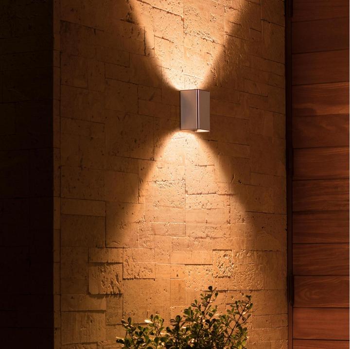 Actual product image Philips Hue Resonate Basis (1200 lm)