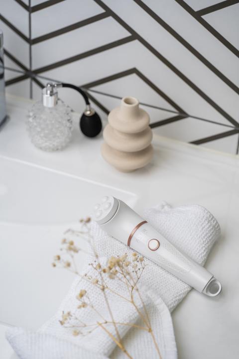 Actual product image Adler AD 2178 facial cleansing brush Vibrating & rotating brush White Battery