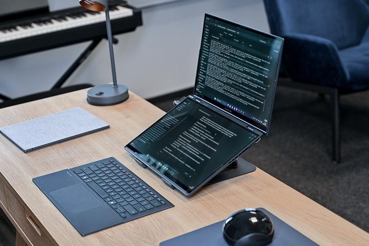 Produktbild Media-Tech Verstellbarer drehbarer ergonomischer Laptopständer 10–17” LAPTOP STAND ROTO MT2662