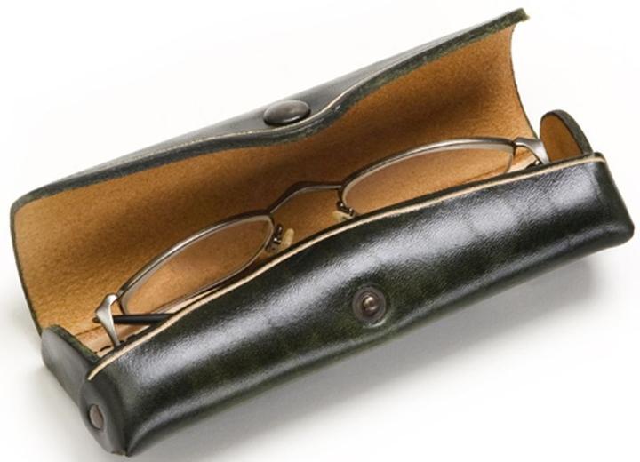 Actual product image Mika Glasses case, small, saddle leather, press stud, green
