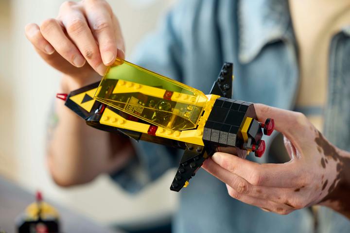 Actual product image LEGO Blacktron Renegade (10355, LEGO Icons, LEGO Rare Sets)